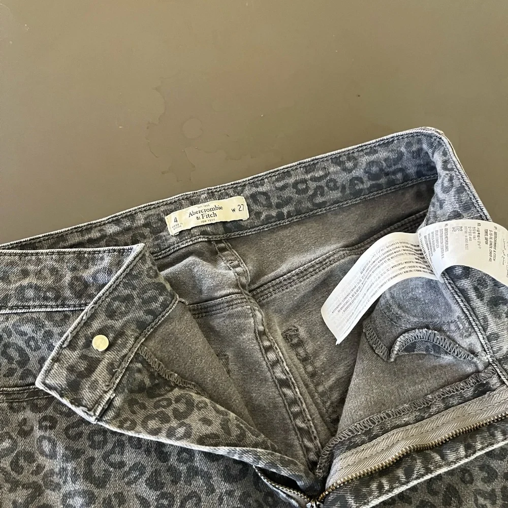 A&F - Picture 5 of 6